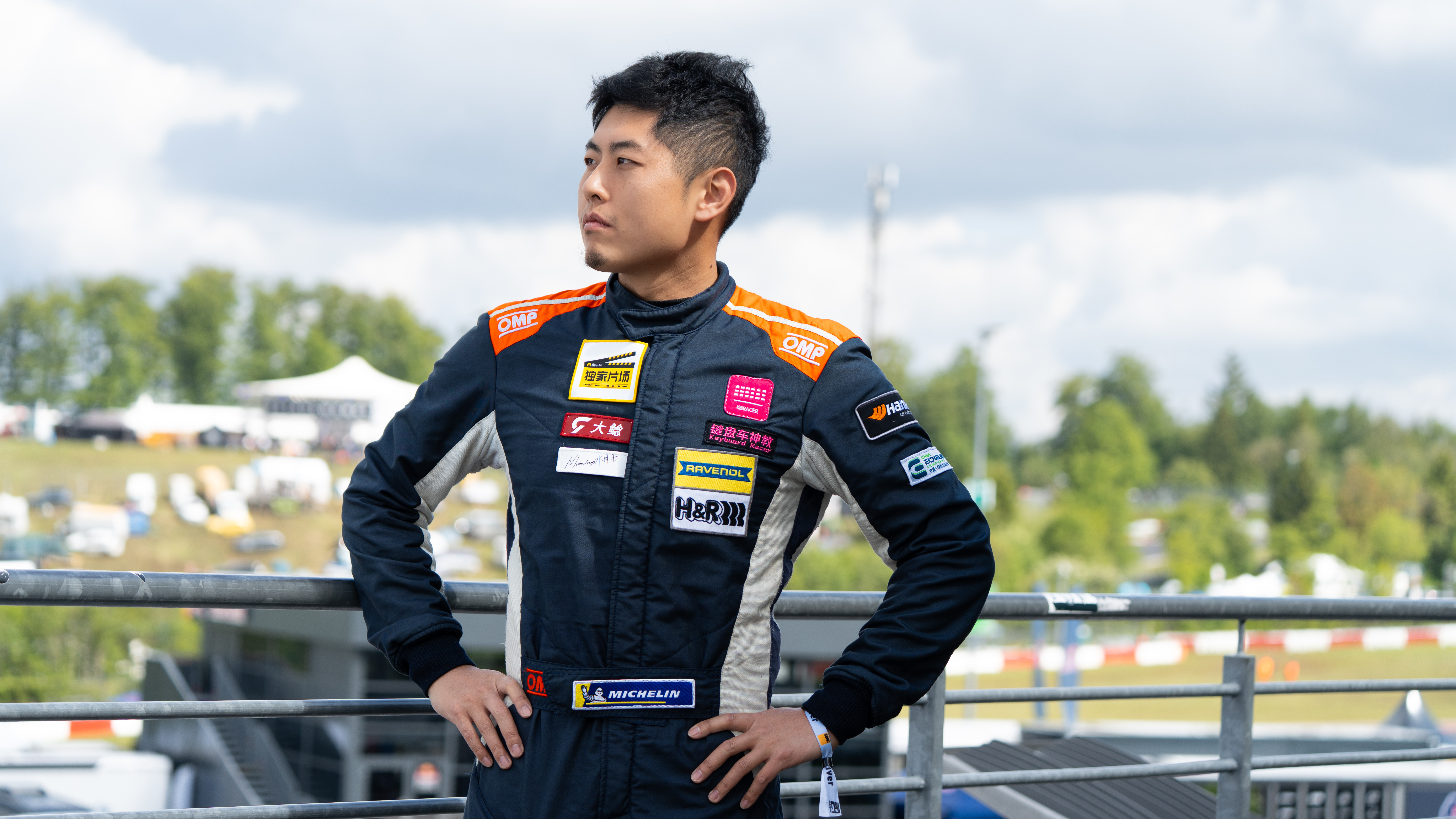 N24排位赛Q3我都坐车上了，结果下雨了，车队指令说收车，又给我推回P房了，唯一