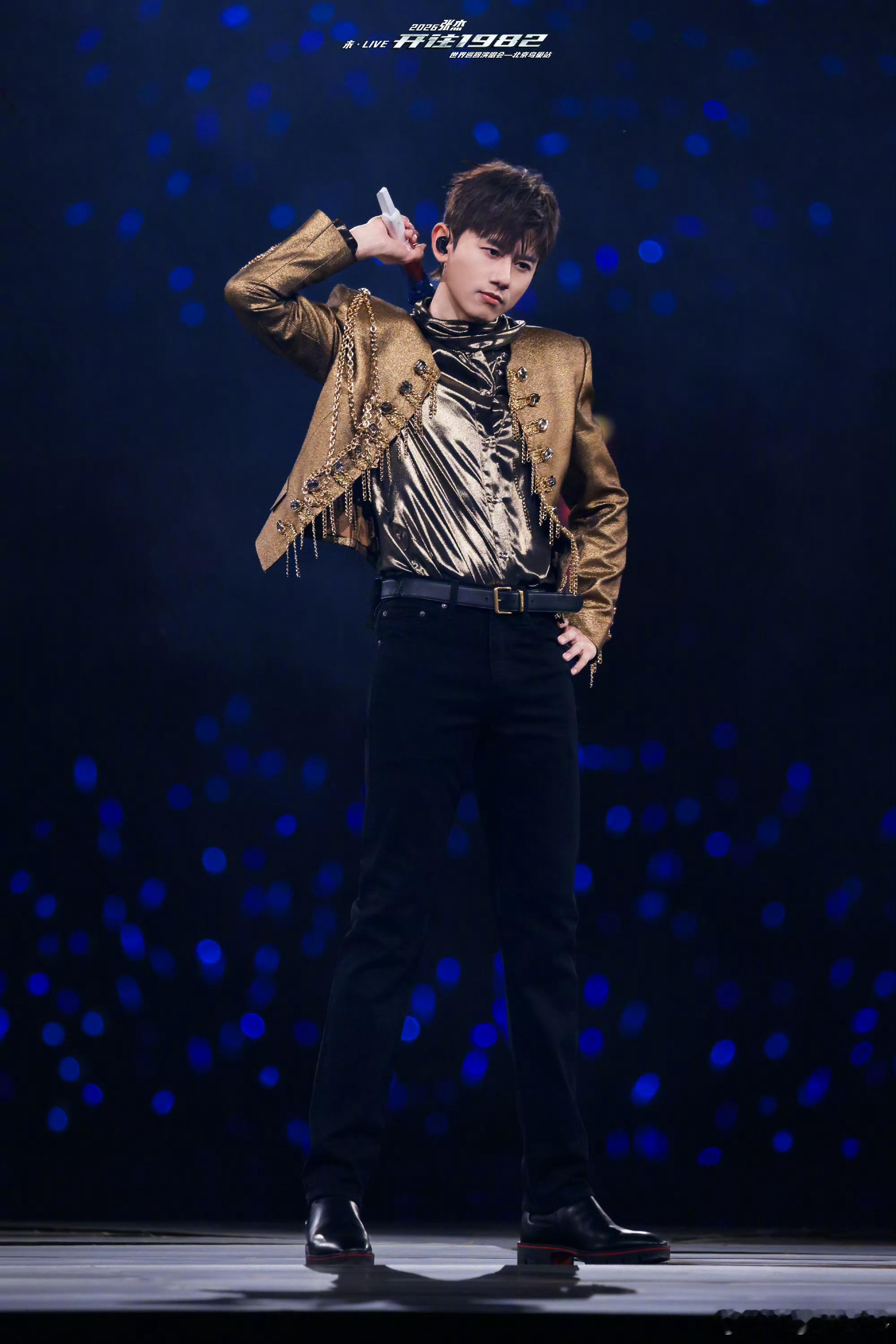 张杰站在华语乐坛舞美之巅张杰演唱会舞美和妆造都超级用心～每首歌都与舞台完美契合，