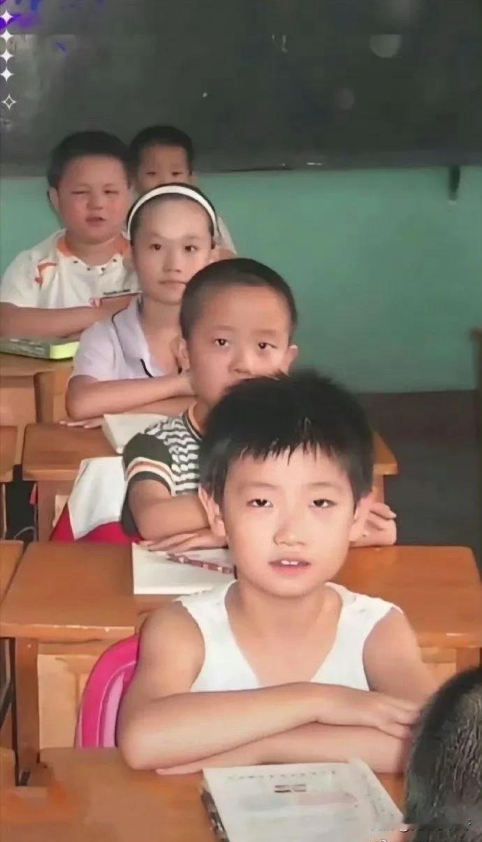 这小朋友怎么看着有点眼熟[what]