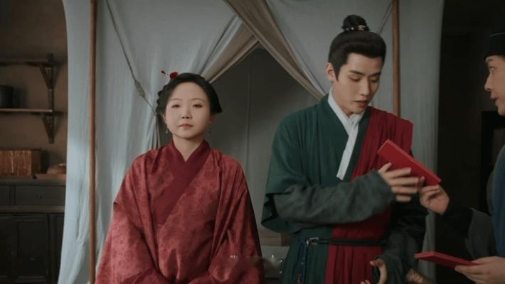 任豪又在哪里捣乱呢 原来任豪的“捣乱”是去新剧了！《芬芳喜事》里演的经坎，自称大