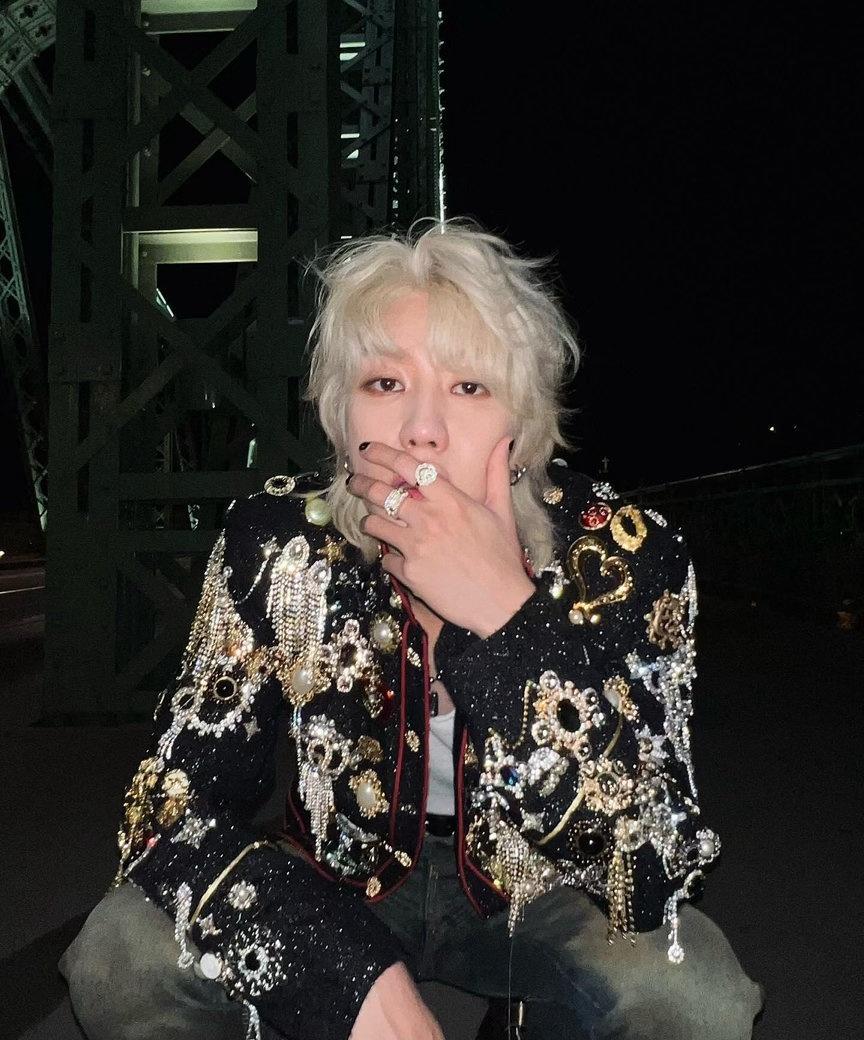 在香港巴塞尔偶遇徐明浩！一头金发、高级穿搭，和艺术展完美融合，感觉他不是在看展，