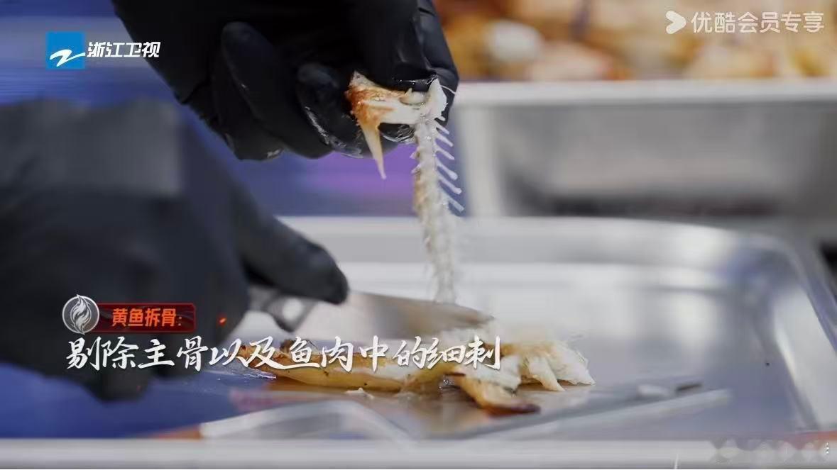 第一次听到骨分小生炙热游戏百厨大战 初听“骨分小生”，节目里厨师和骨头的精彩ba