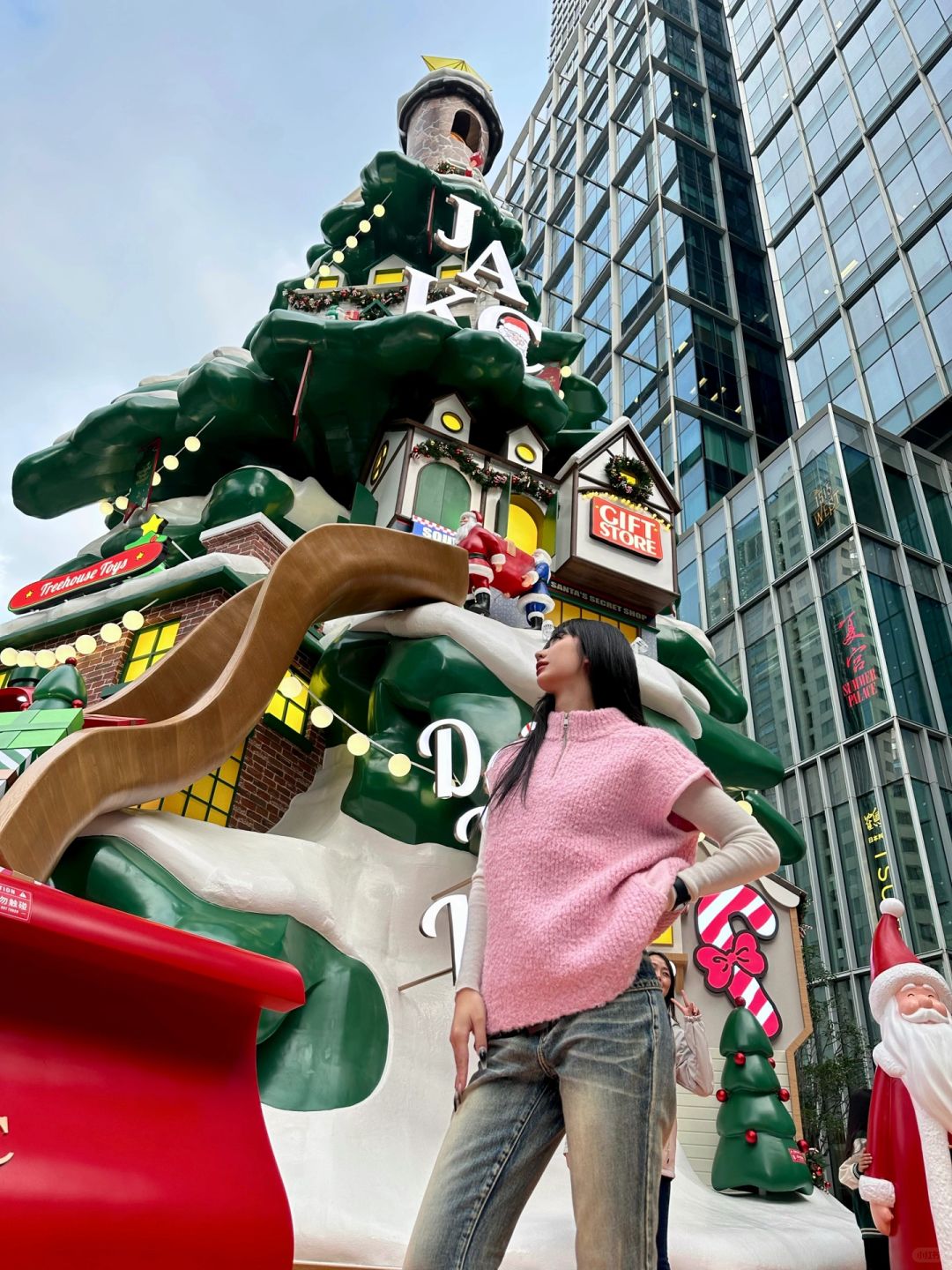 听说上海的圣诞节能过一个月🎄
