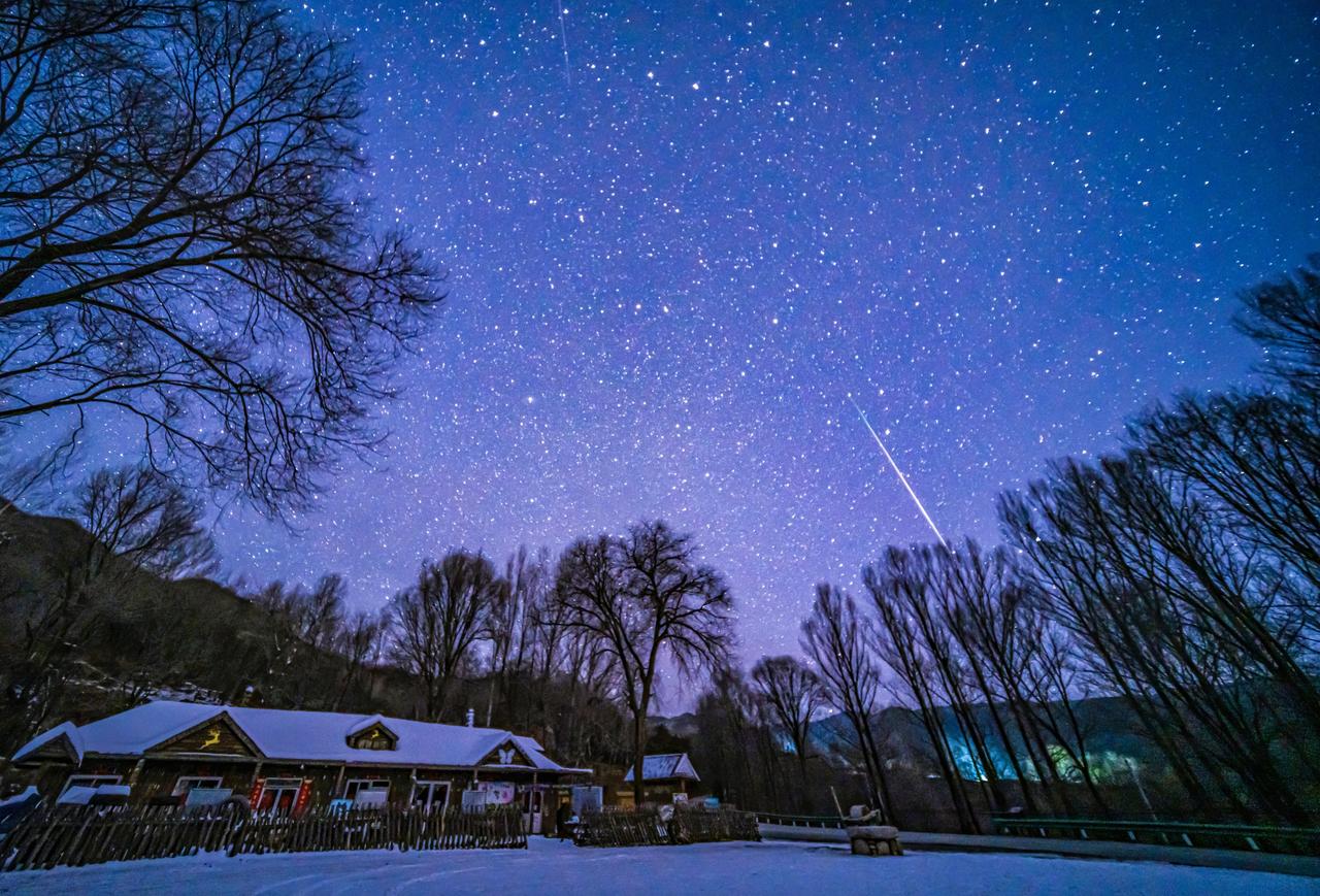 今日（12月22日）重点新闻速览如下，按国内、本地、生活、天文/文化分类，方便快