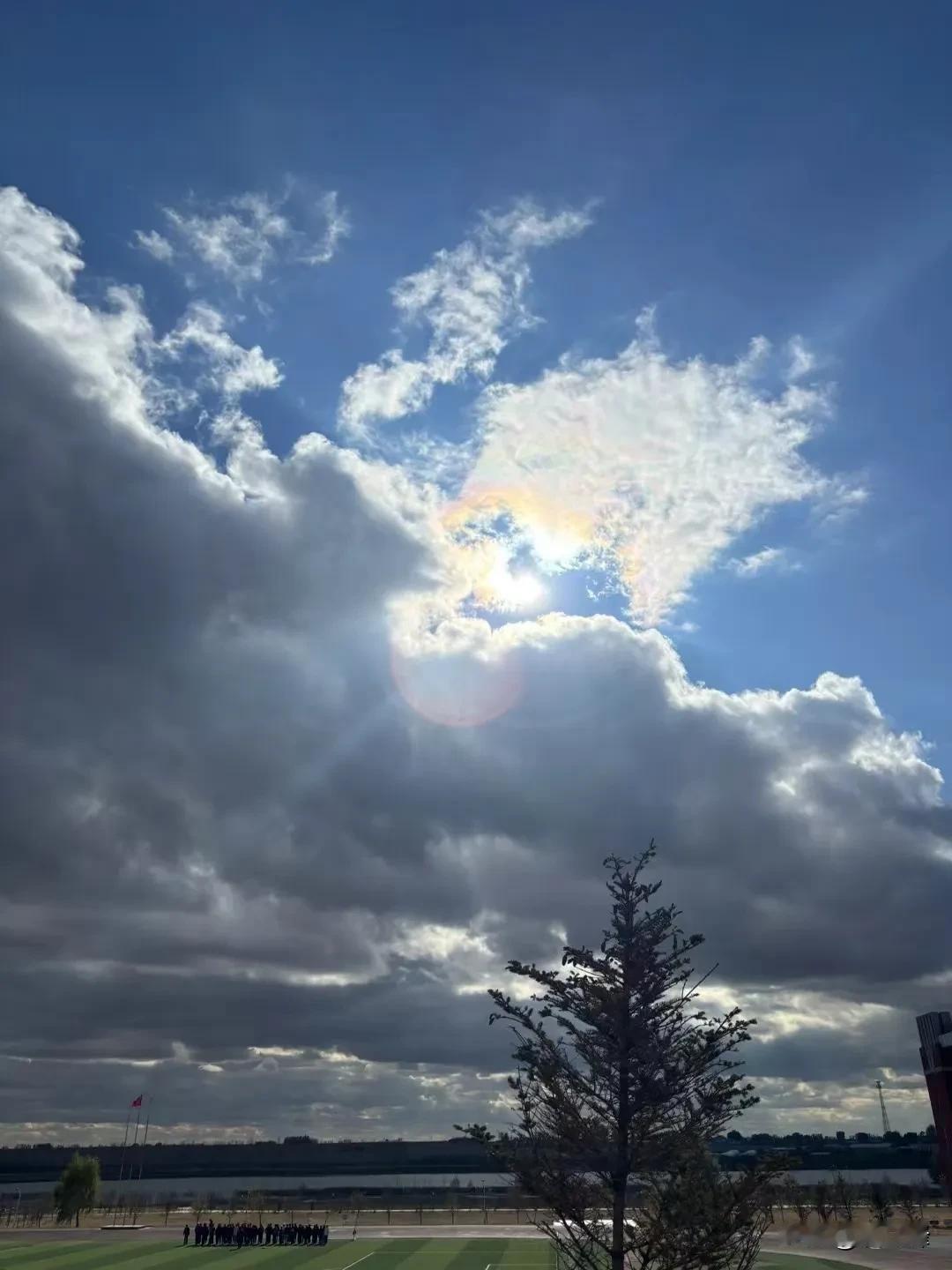 大家早上好！
把清晨的第一缕🔅送给亲爱的朋友们！

今天是公历2024年10月