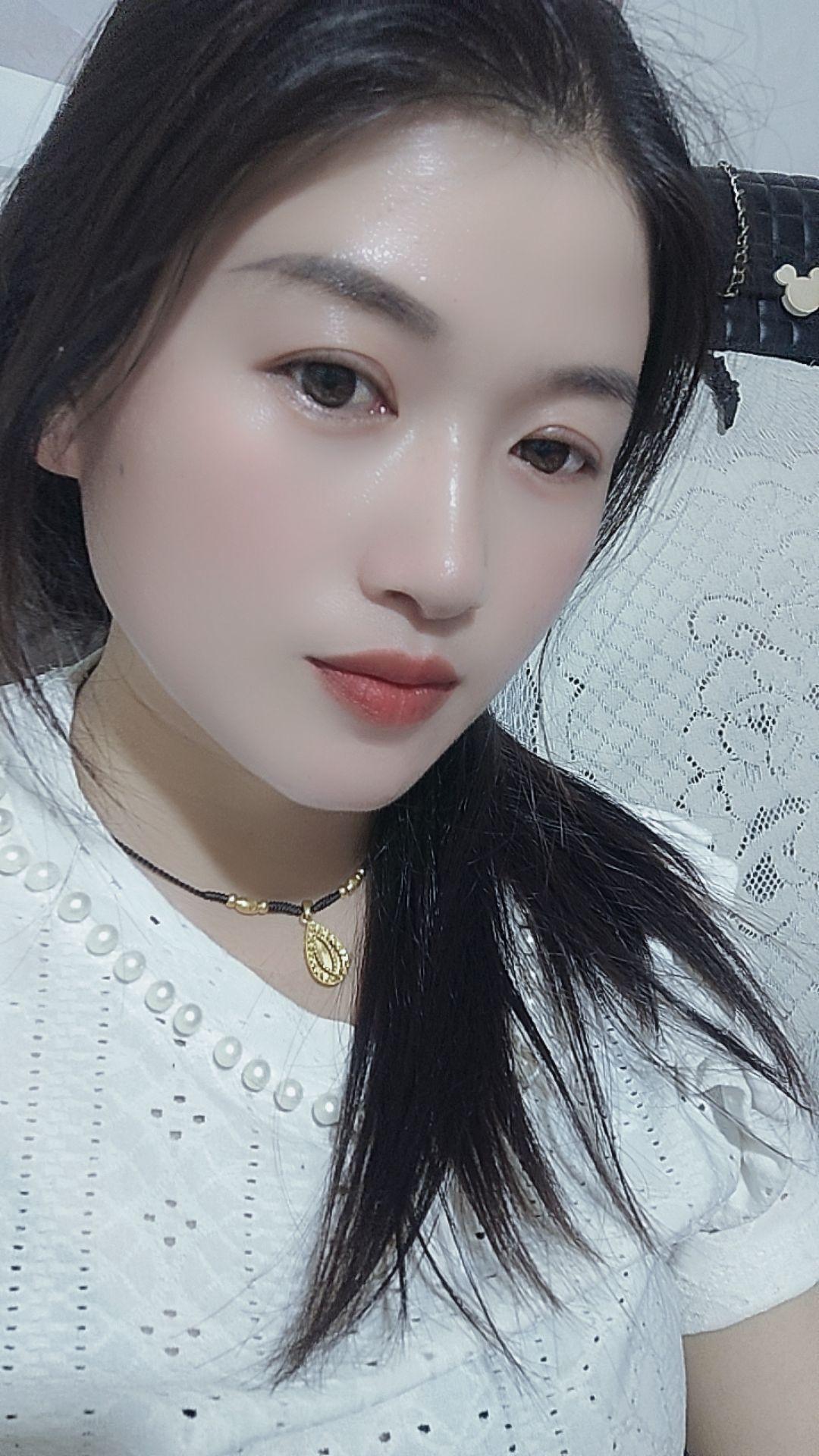 成年人的世界，心里兵荒马乱，嘴上一言不发