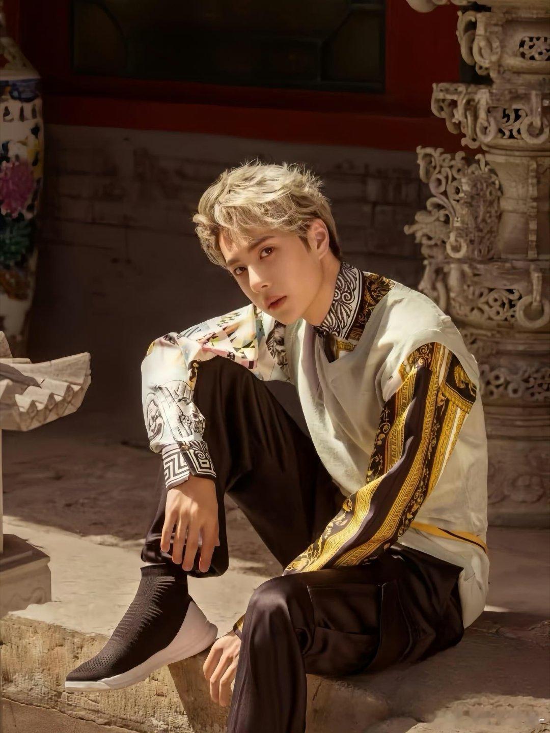 卧槽 王一博这张好小众！拽拽的