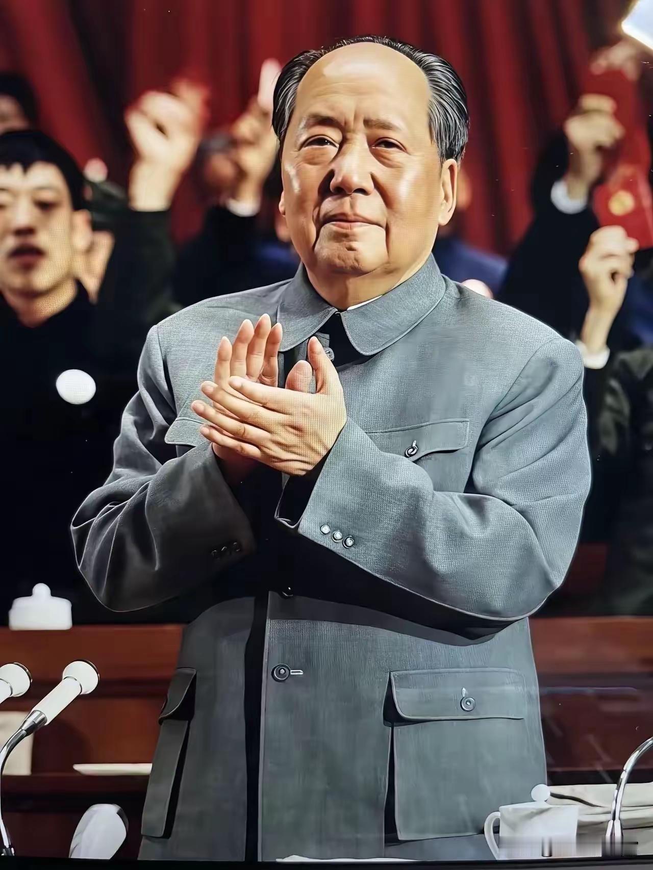 开国伟人顶天立地的身躯！