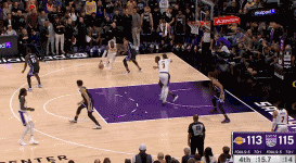 詹姆斯关键时刻强突上篮，帮助湖人追至115-115平！
北京时间10月30日，湖