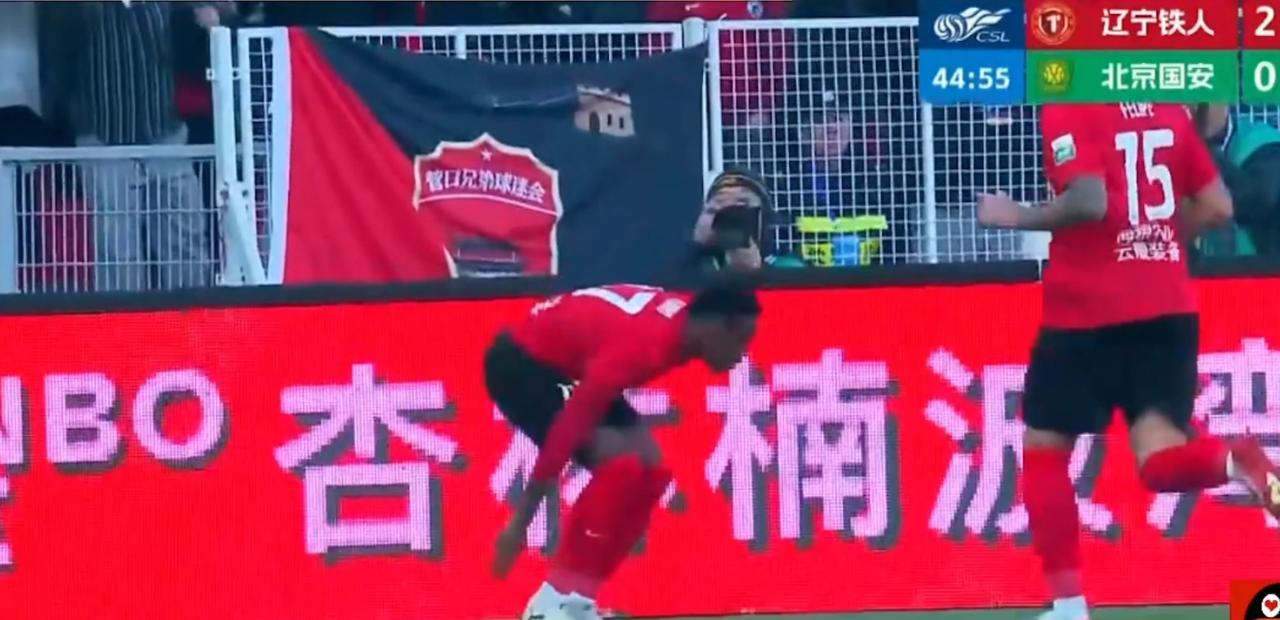 辽宁铁人在主场太猛啦！上半场辽宁铁人已经2比0北京国安了，北京国安凶多吉少，辽宁