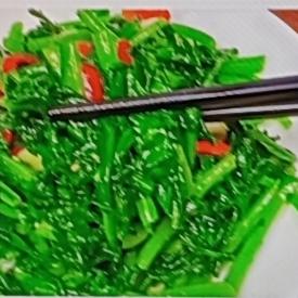 想快速入睡、睡得香，这四种助眠食物可得安排上，建议一周吃两三次。
香蕉牛奶燕麦粥