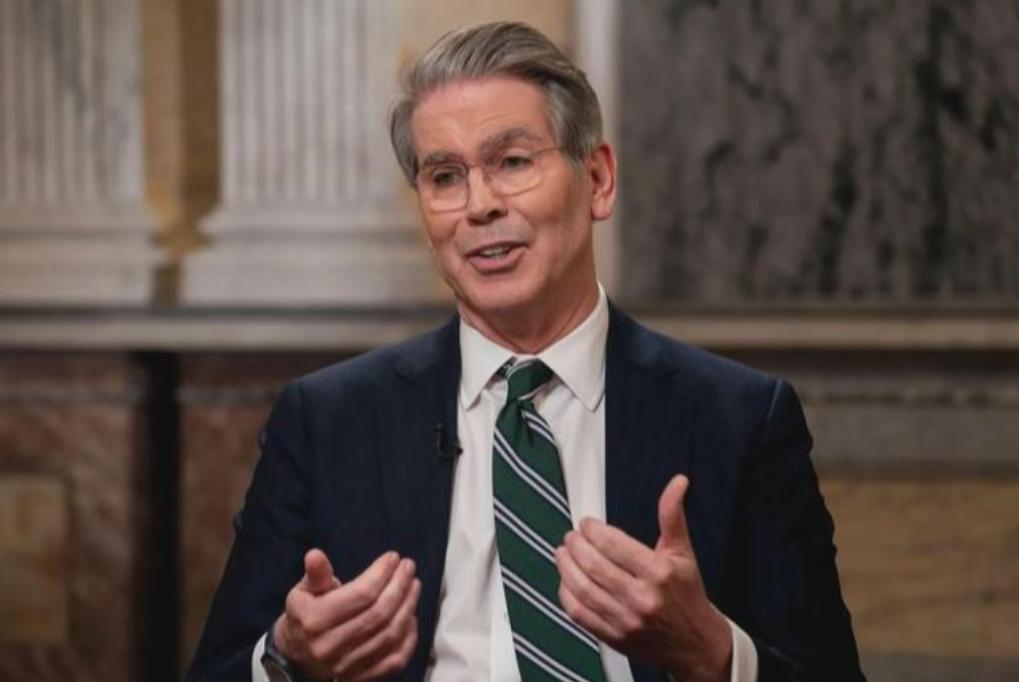 让中美日3国网民都炸锅的一幕发生，美国财长称：美国是中国的盟友。
 
当地时间1