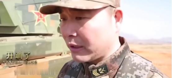 为了让没当过兵的感受一下老兵的威压，我花很长时间才找到这个视频片段，放出来给大家