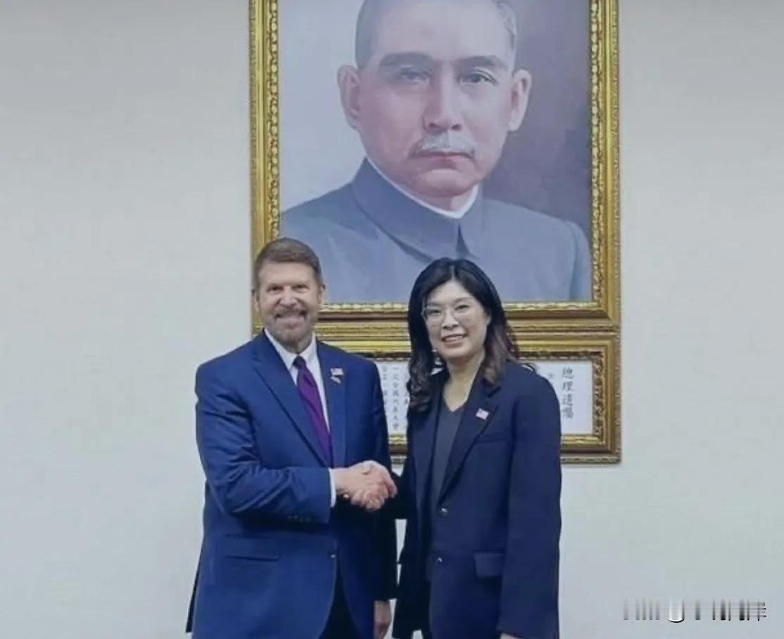 国民党主席郑丽文日前会见“美台商业协会”主席柯拉克率领的访团时表示，海峡两岸稳定