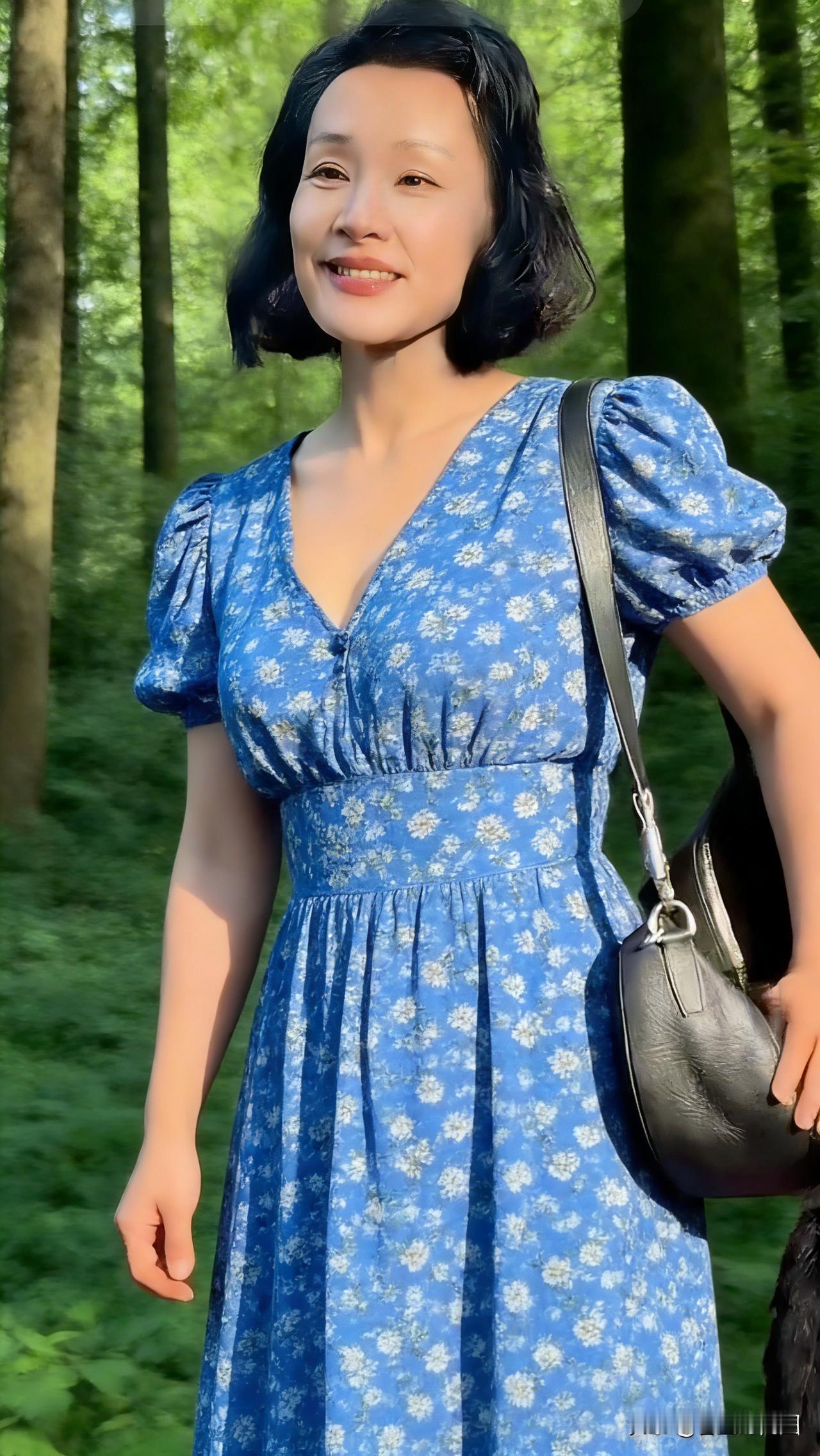 “一边拿美国护照，一边捞国人的钱，这操作真的合理吗？”
     最近，一位62