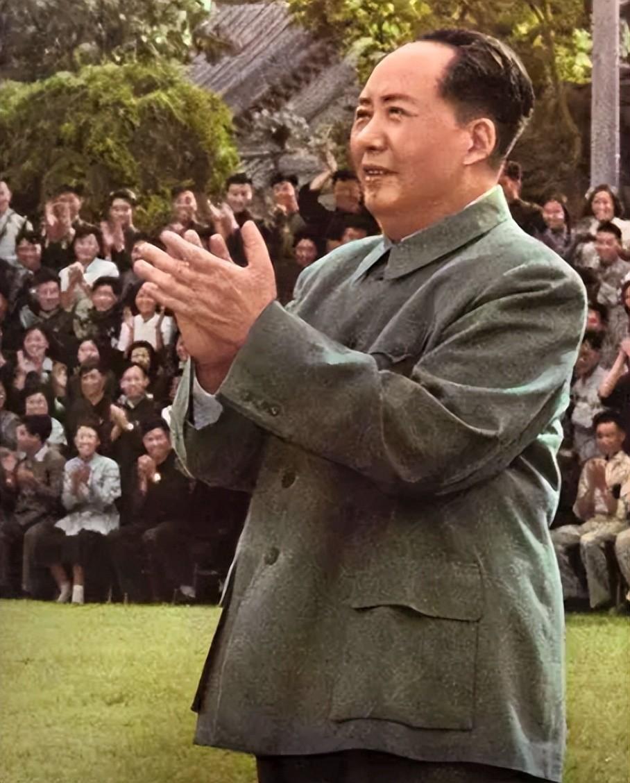 毛主席曾送章士钊2只鸡5斤桃李，李银桥疑惑，主席：行老明白即可

【1950年1
