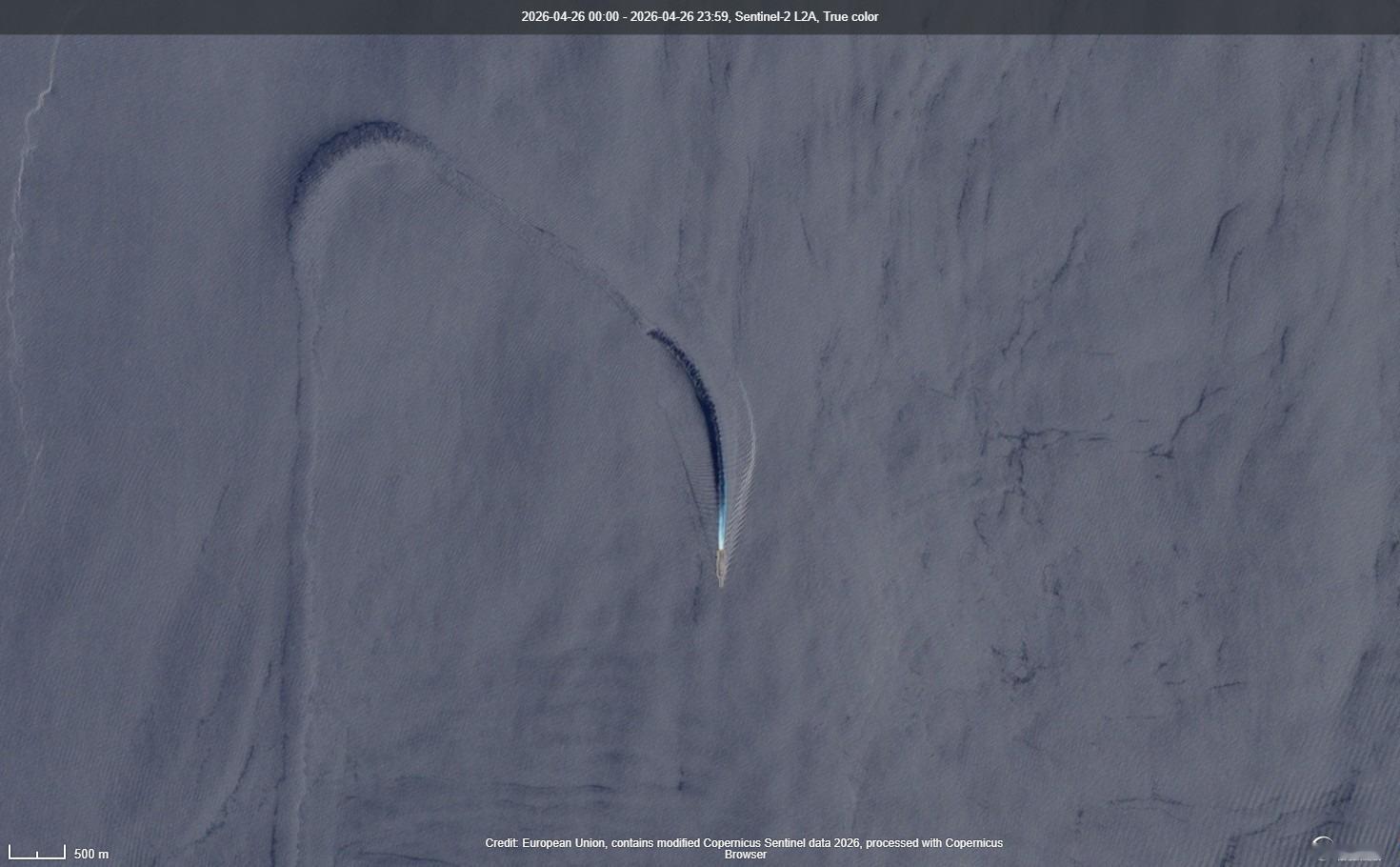 🔻2026 年 4 月 26 日，美国海军杰拉尔德·福特号航空母舰在红海进行 