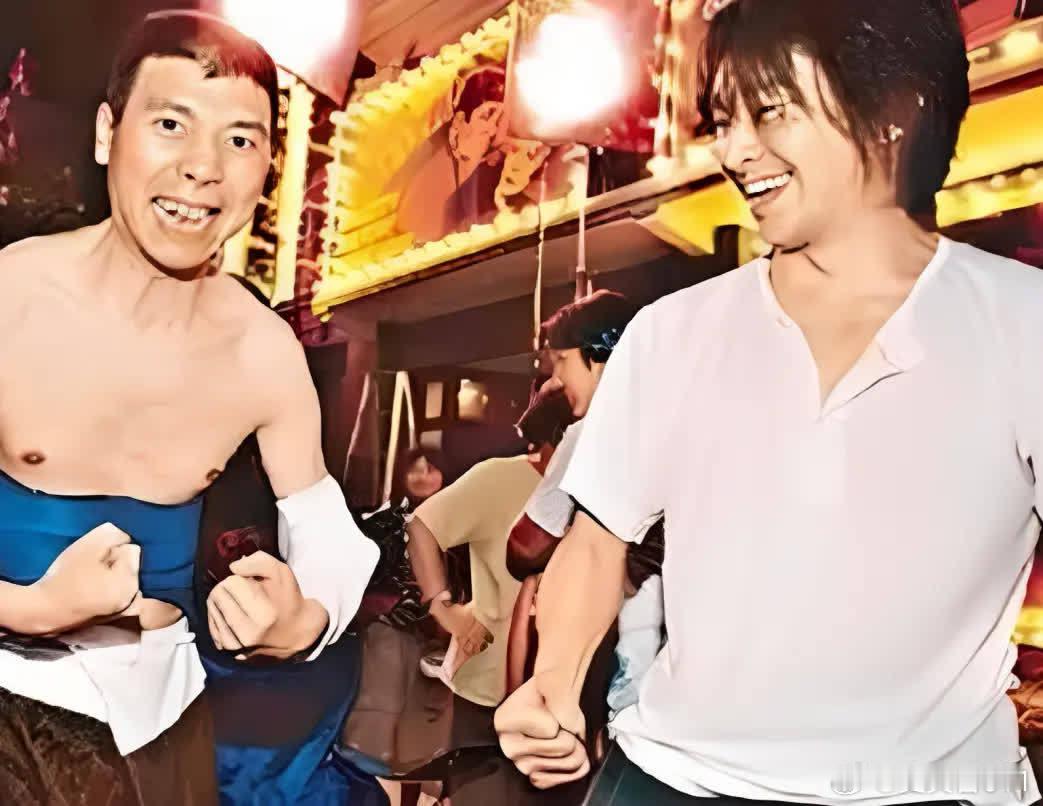 冯小刚55岁那年，对42岁的周星驰说：“您是实力派演员。”结果周星驰就反问他：“