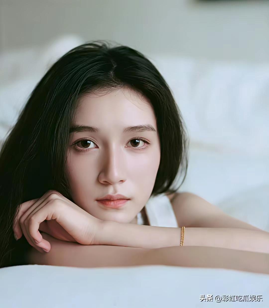 8月10日，陈思诚小女友被拍到和帅哥约会后一起回家住，这些年巨阮跟着陈思诚什么资