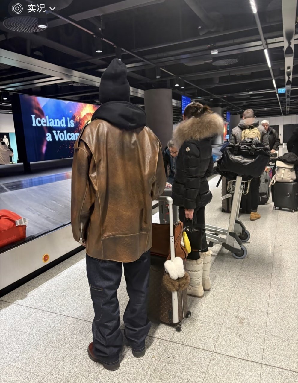 马思唯终于舍得带小米去贵地方了马思唯带小米去冰岛玩了诶！小米好高好瘦好美啊！感觉