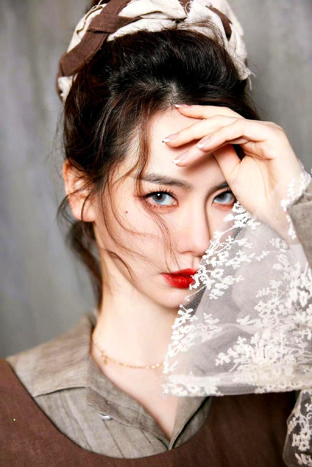 还得是戚薇，脑子转得是真快，一句话噎得大张伟半天没反应过来
大张伟估计也是想让戚