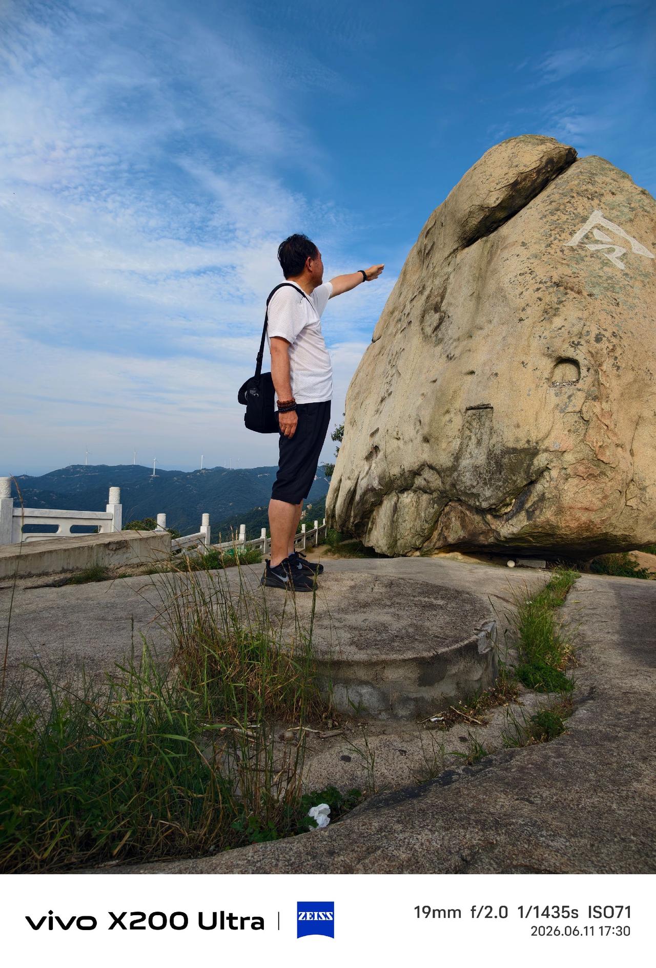 我要上热门石柱山 登山新视角 大自然鬼斧神工巨石形态各异