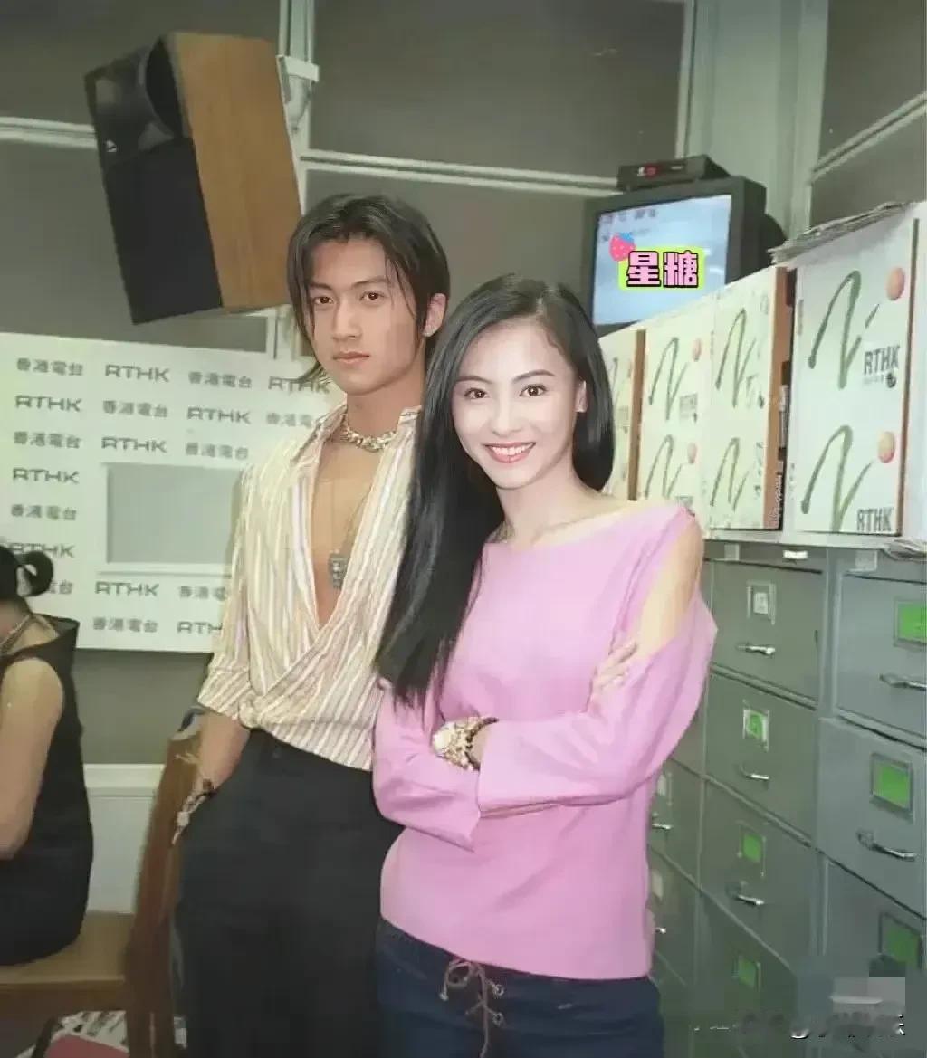 港圈的金童玉女，可惜现如今劳燕纷飞，一副老死不相往来的模样。对于他们婚姻内部的矛