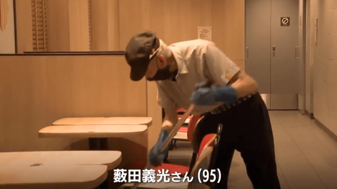 今天又看到殖人说:“为什么有钱人都愿意去美国，都愿意去日本？他们又不傻？”

如