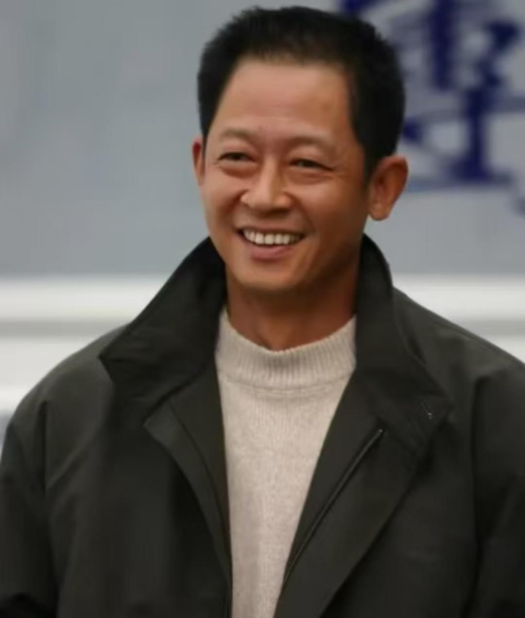 王志文说：
“成年人最幼稚的行为，
就是交心，你交出多少秘密，
就有多少危险在等