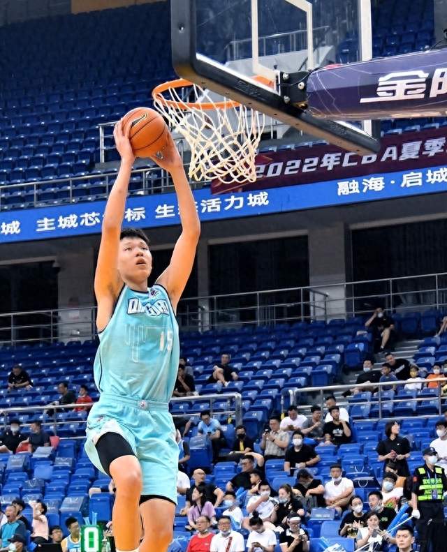 杨瀚森下放计划生变！开拓者队记坦言小杨进步神速：他又进化了