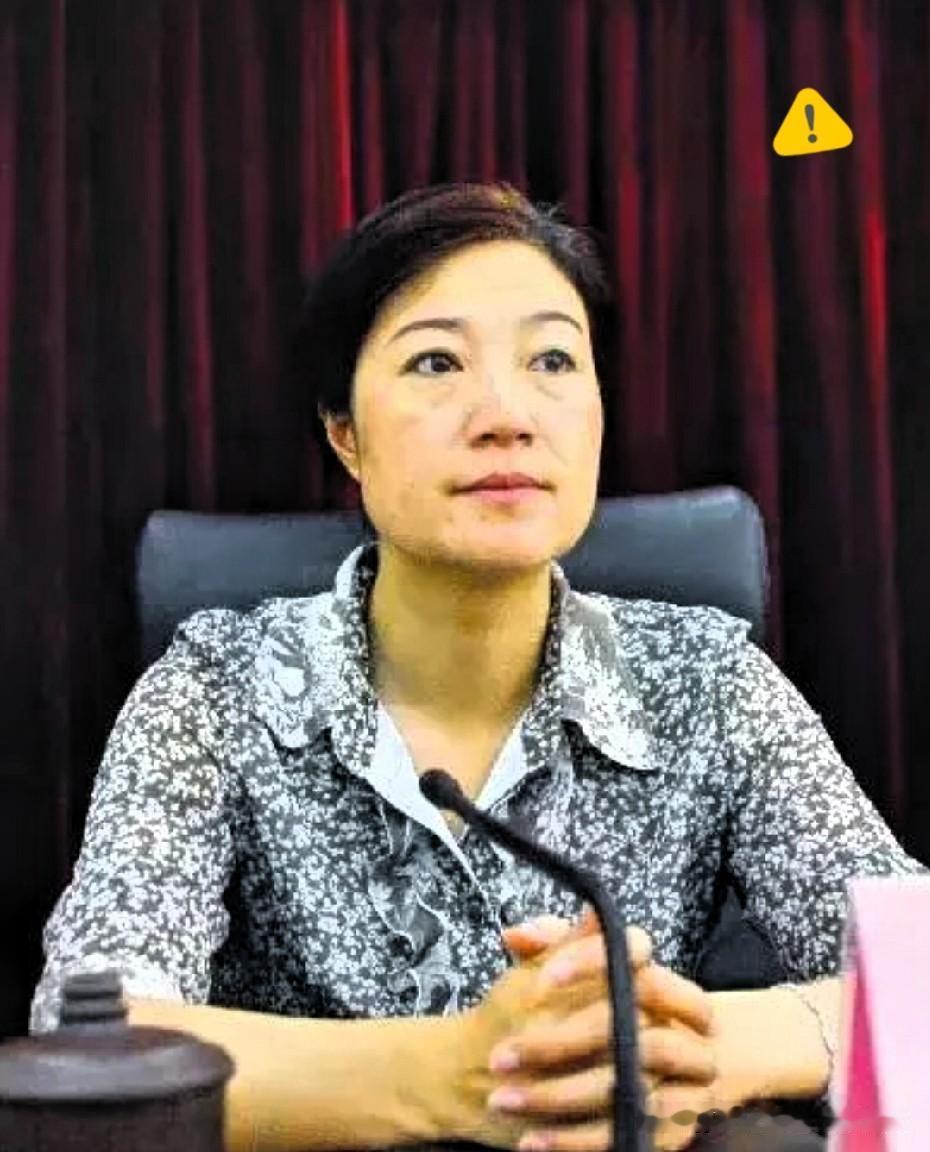 看完袁菱的故事，我陷入了长久的沉默。

一个曾经深夜开车追出数里路、只为退还一万