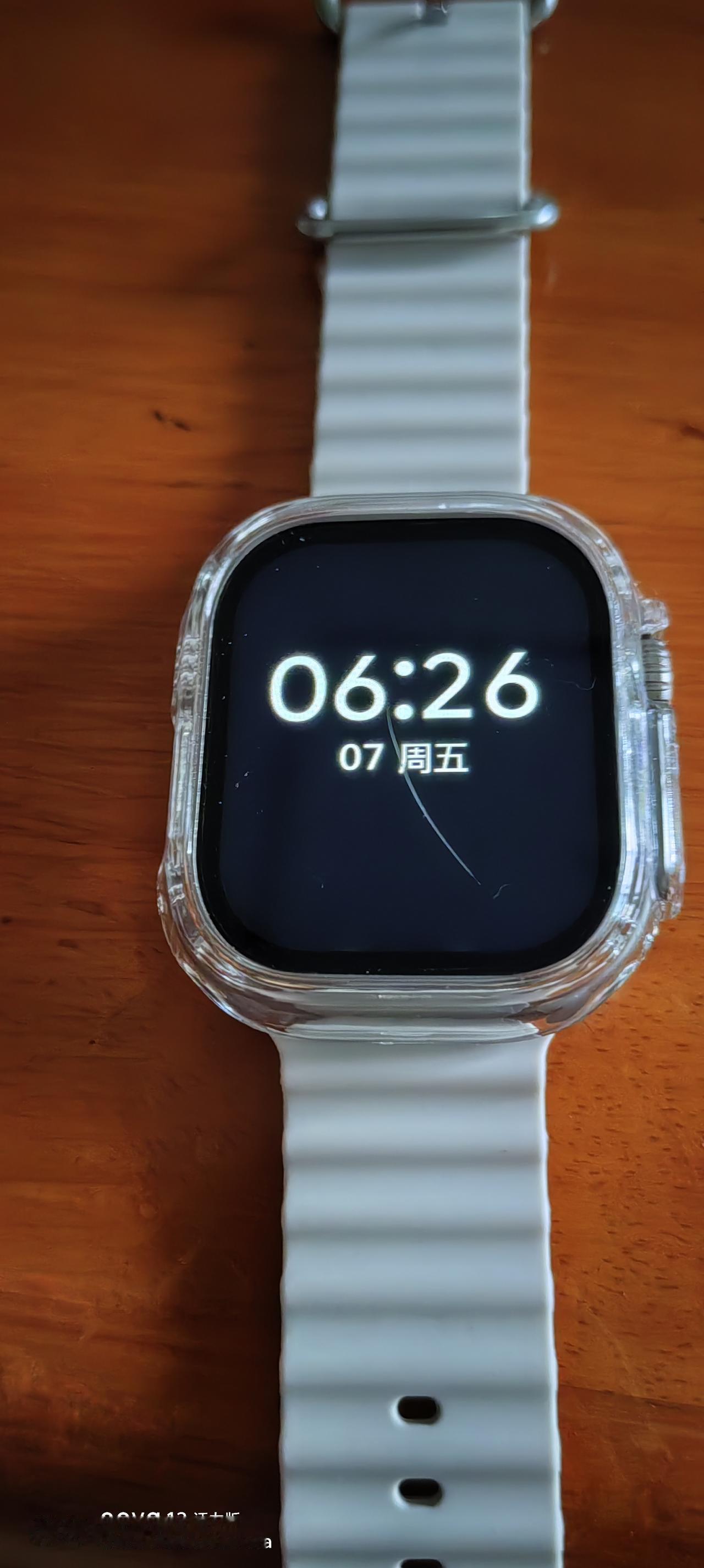 早上好
6.26分已吃完早餐，大橘今天不做恶霸，自己爬鞋柜上坐高高，空仓没事一身