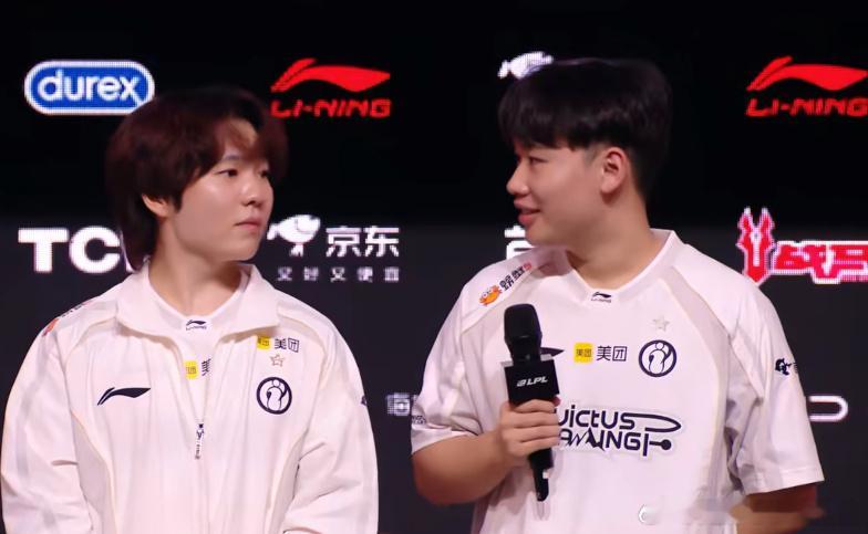 Wei：我们这个队伍都能互相兜底，都能C，也能牺牲自己，磨合越来越好了。Rook