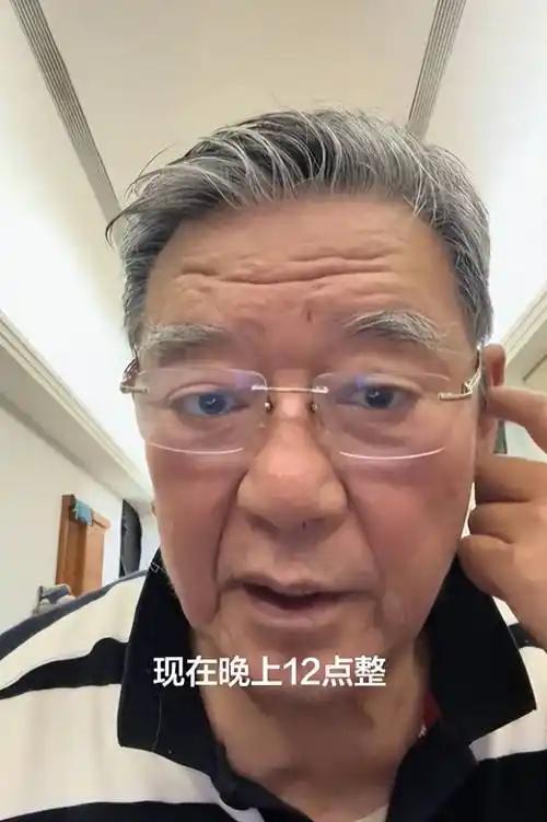 “老人都是为了孩子啊！”73岁老戏骨李立群的一场日常直播，意外戳中了无数网友的泪