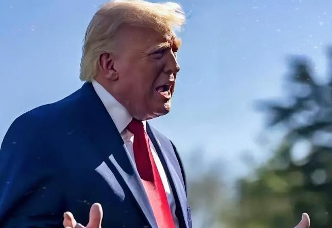 特朗普把我们全骗了！
炸高官、轰伊朗、逼谈判，全是铺垫，目的只有一个：把驱逐舰钉