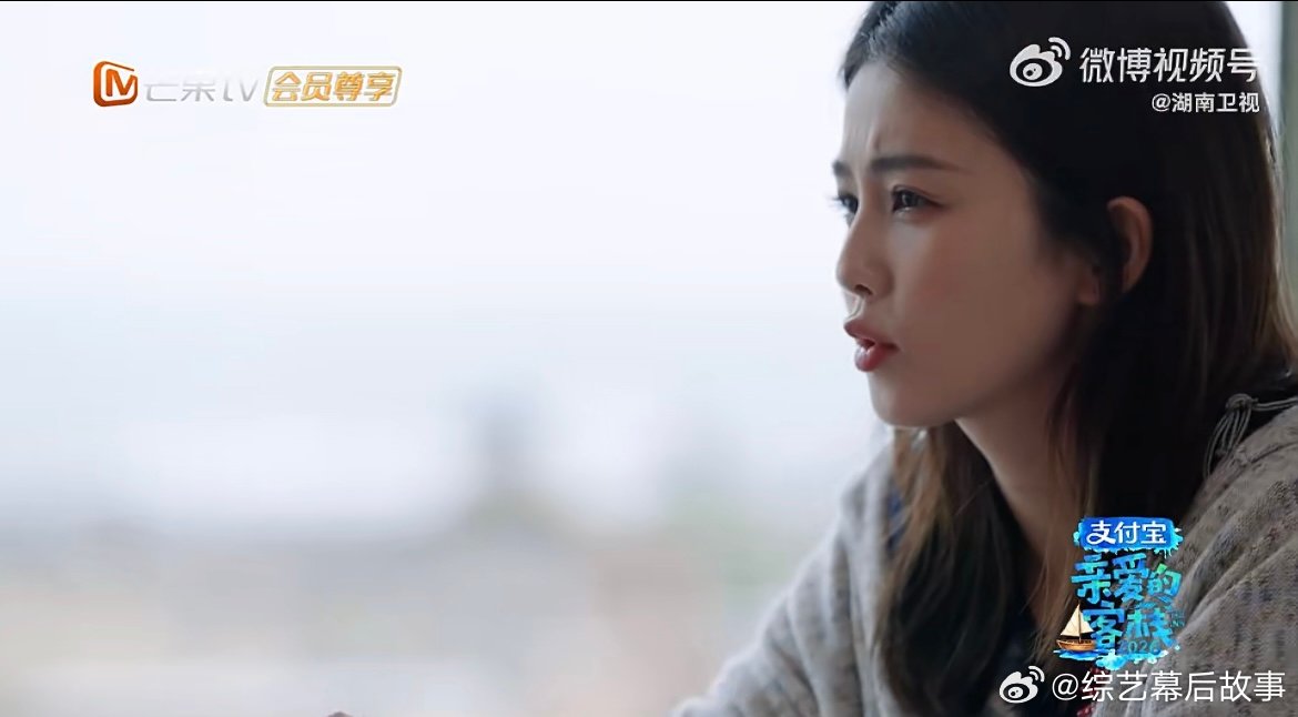 白鹿沈月提前过上退休生活白鹿沈月录综艺像在养老白鹿沈月画风也太松弛了，慢悠悠唠嗑