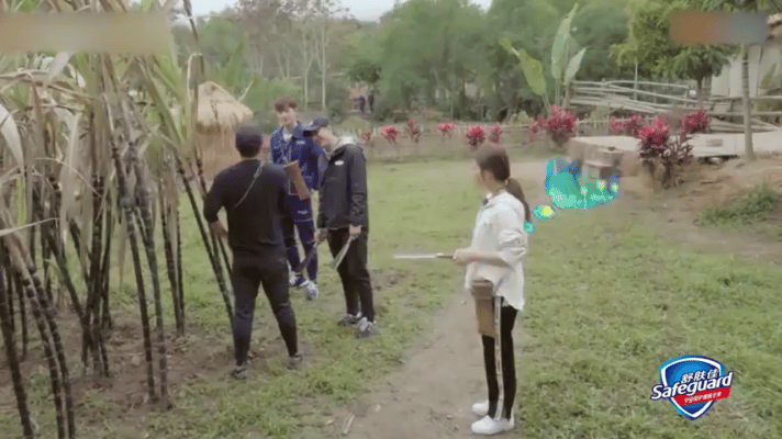 近日，杨超越因“reader式”表达再度引发热议。与那些刻意设计的表现不同，她自