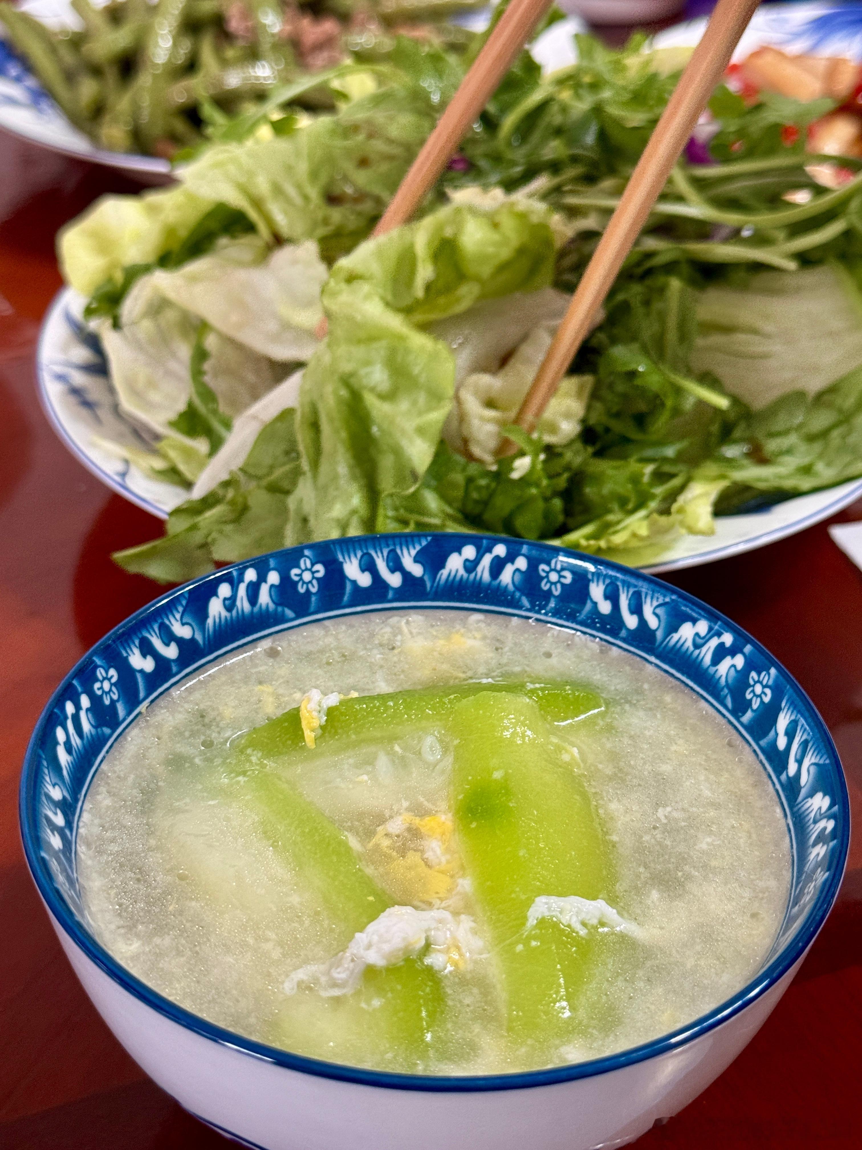 你们今晚吃啥？我就不吃面了🍜，今天已经吃饱了。我今晚吃草