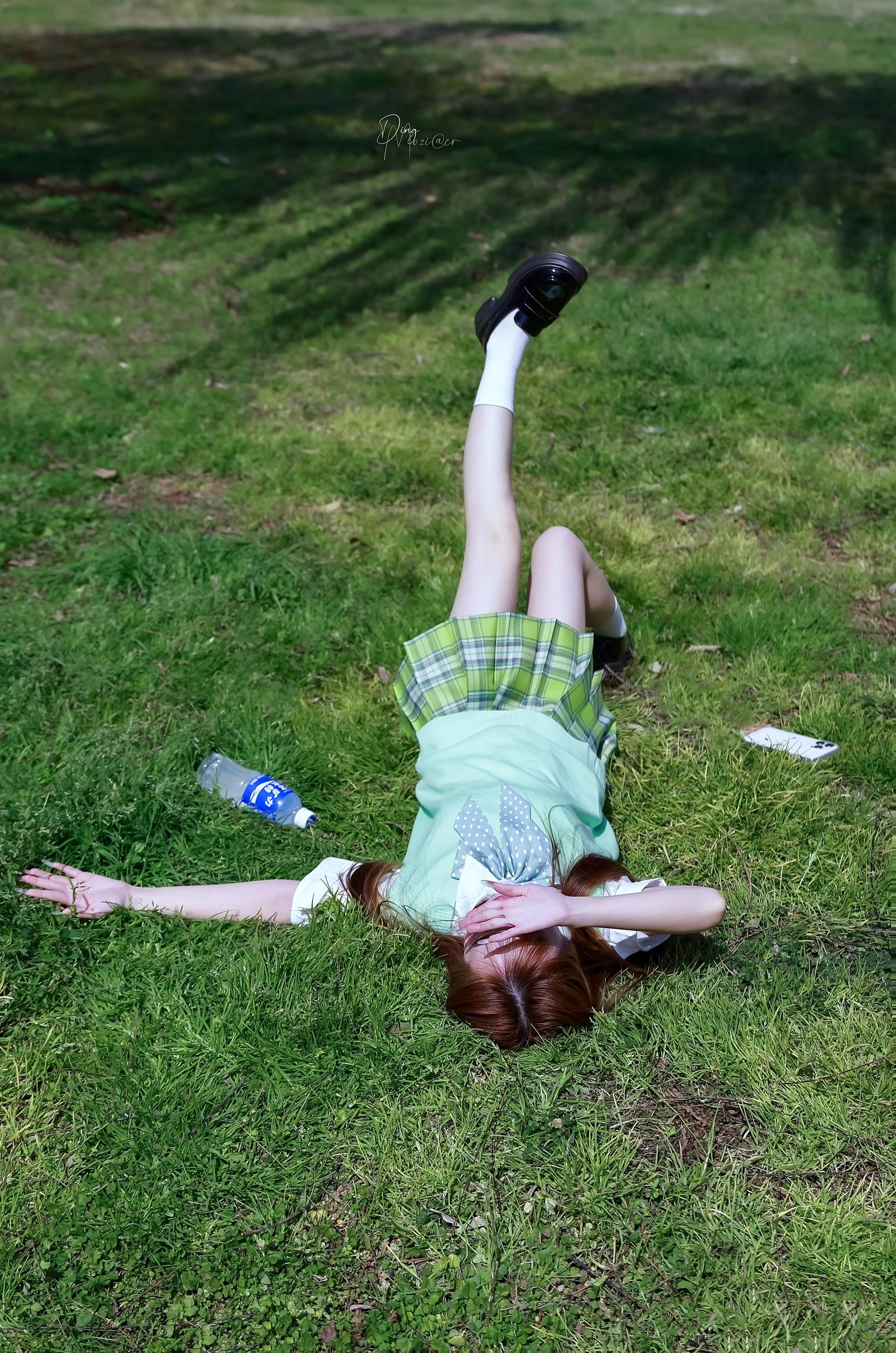 就这样躺下～感受夏日暖阳。《jk氛围感写真》 模特：  拍摄地点：武汉...