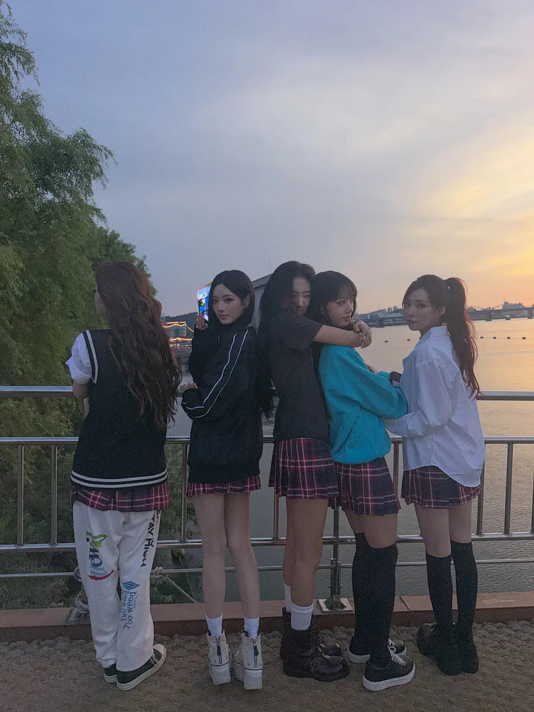 Meovv出道二周年手写信 Meovv已经出道二周年了，成员手写信📝二周年快乐