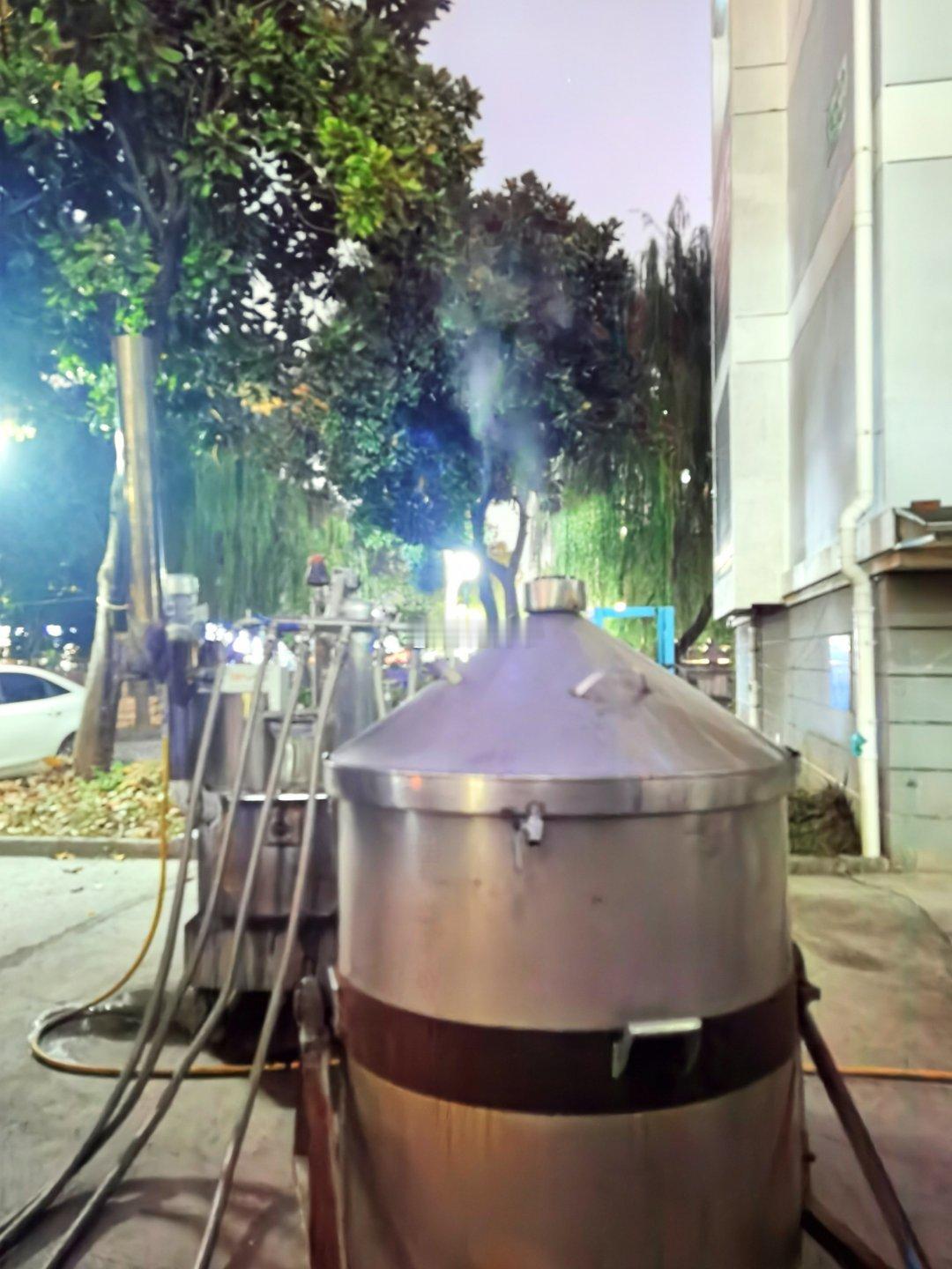 绍兴街头酿私酒和酱货的。 绍兴