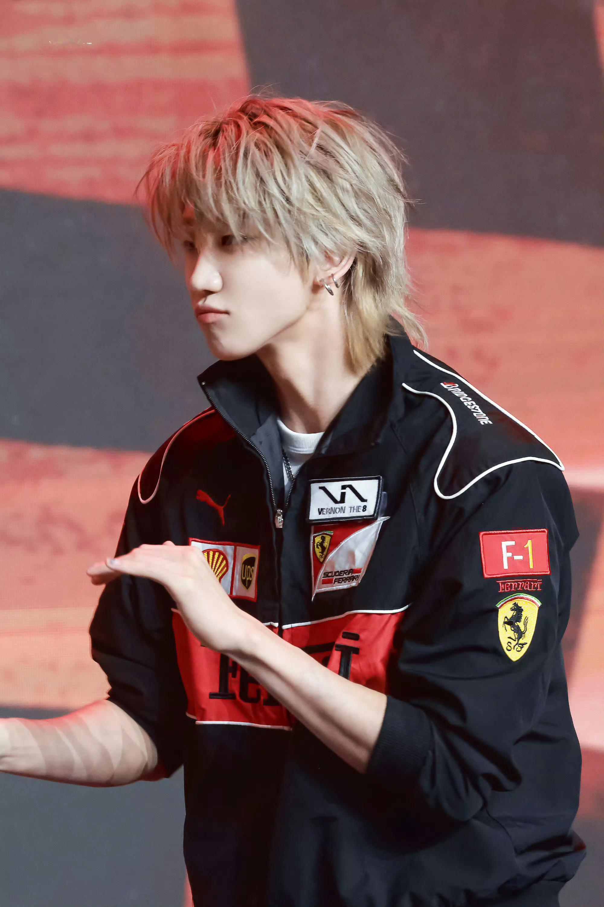 时尚灵感解读 徐明浩今日亮相V8 FanParty 活动，身穿Ferrari x