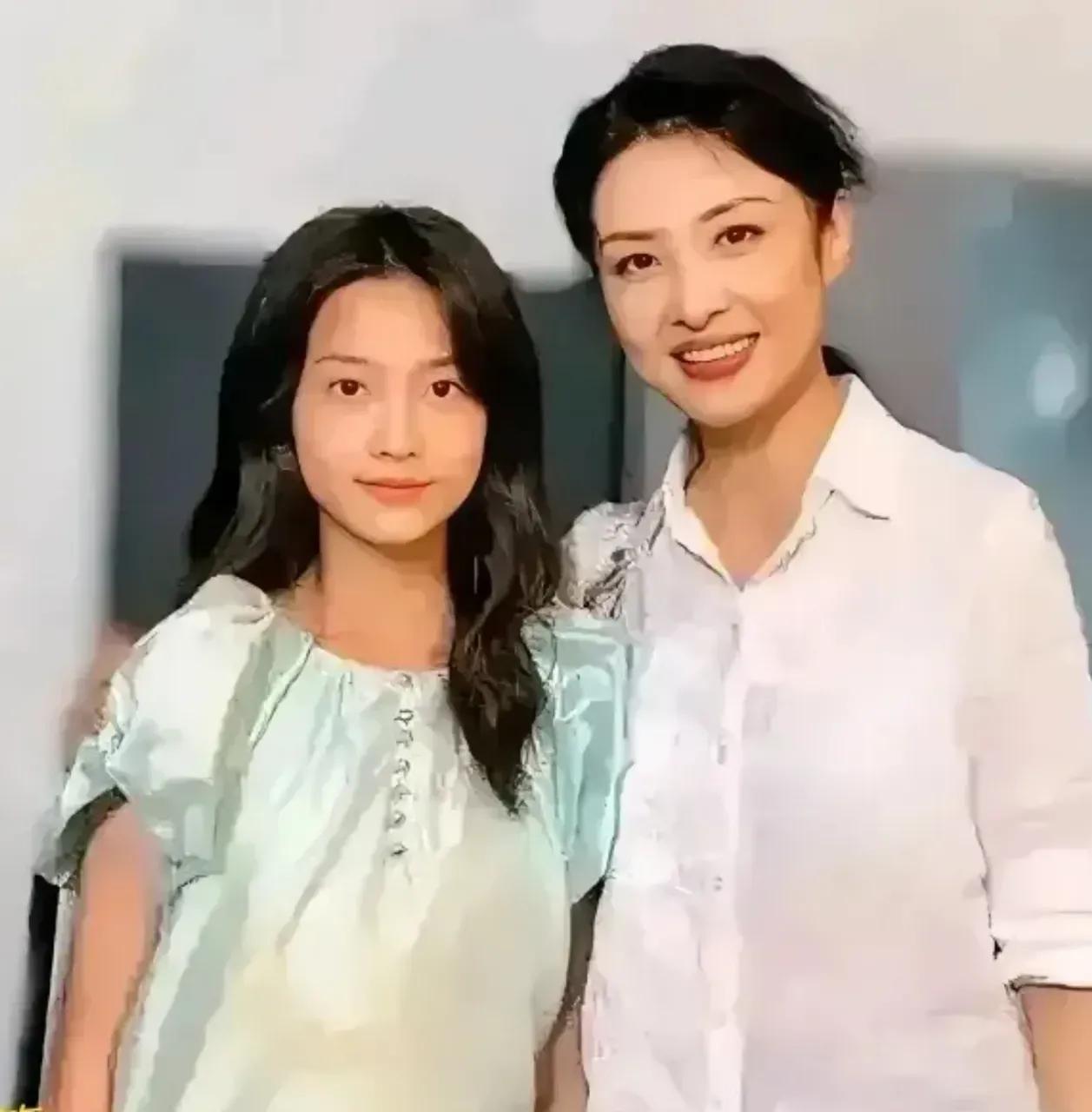 差点没认出来，这竟然是周涛的女儿。也太漂亮了吧！长大后肯定比妈妈还漂亮。#娱乐#