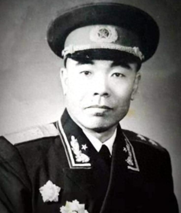 1951年，曾泽生率第50军从朝鲜回国，受毛主席多次夸赞，谁知，他回家后，竟对妻