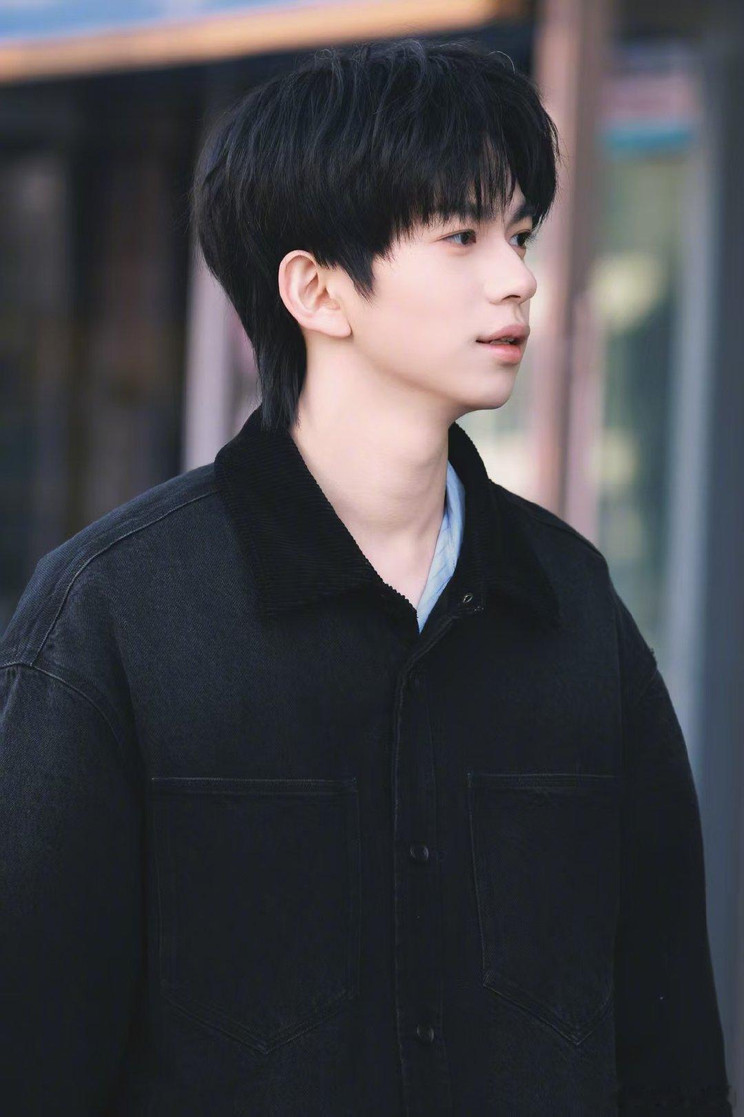 太燃了！魏忠杰凭借超强唱功征服全场，顺利晋级全国12强，不愧是殷秀梅队的实力担当