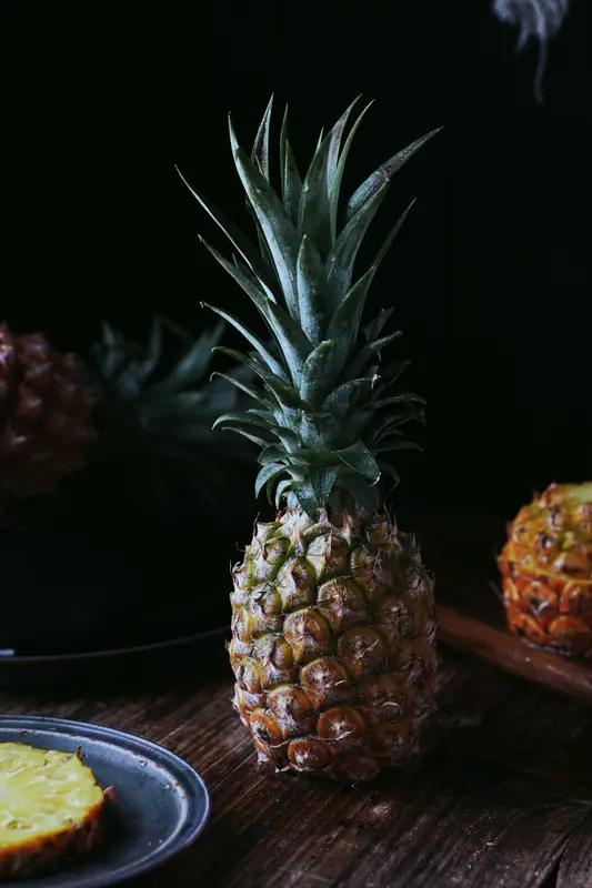 女子网购两箱凤梨收货地为两个地方，一箱发货到北京，另一箱发货到河北农村的，结果到