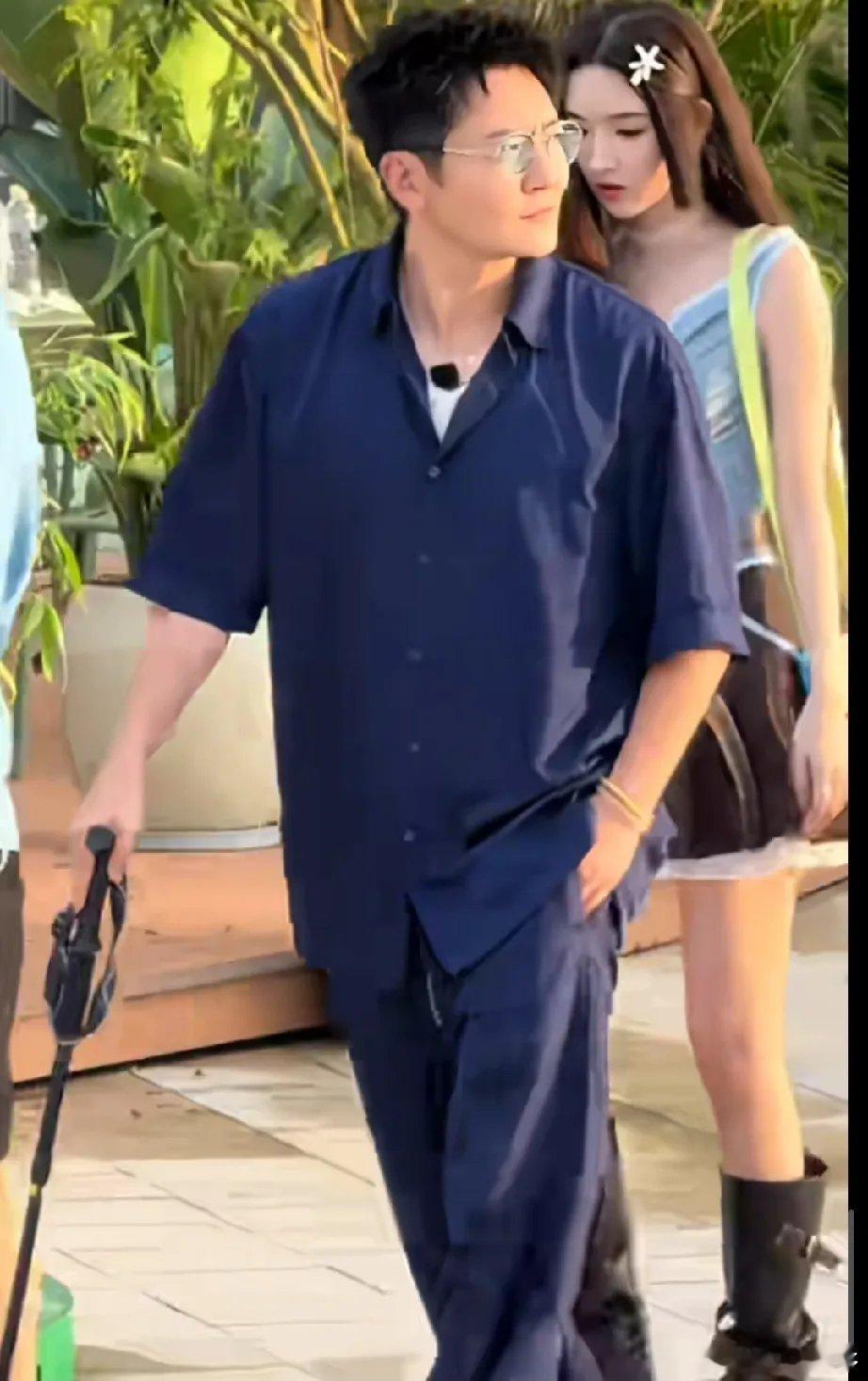 怪不得演员追求瘦，减肥成功后的郭京飞变得帅多了！看起来神清气爽，年轻了不止十岁。