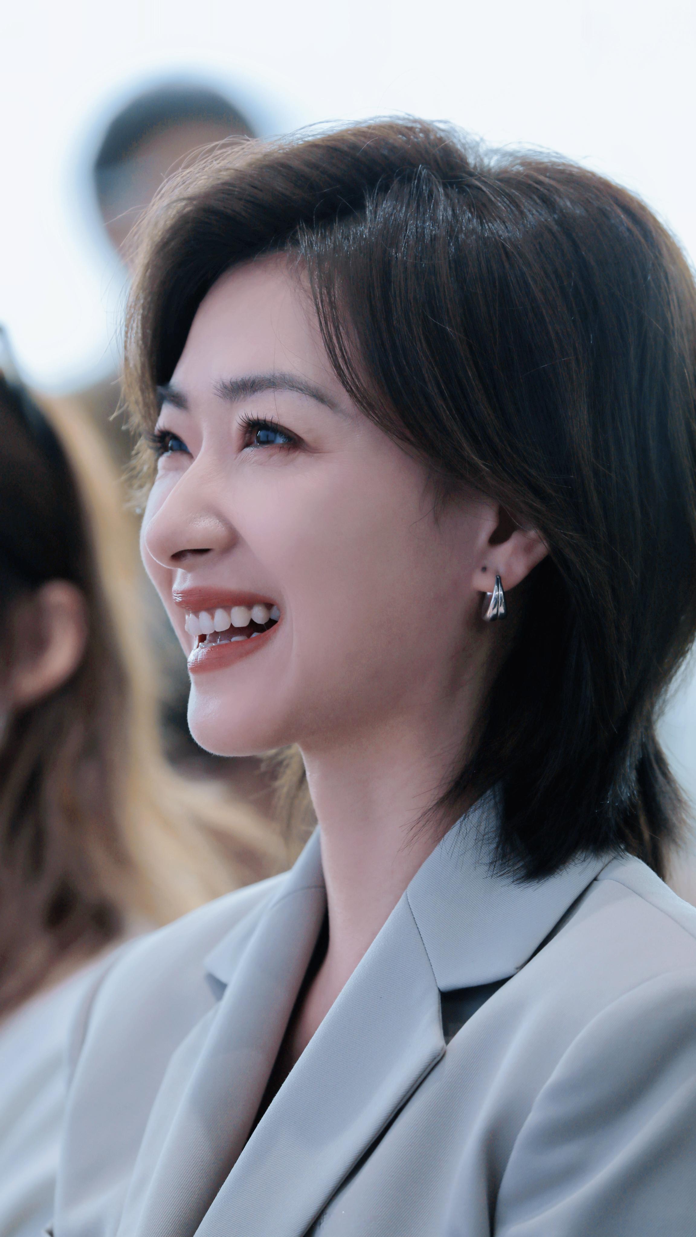 #万茜[超话]# wq#万茜玫瑰故事# wq#万茜人民警察# 时间美好有千千万万