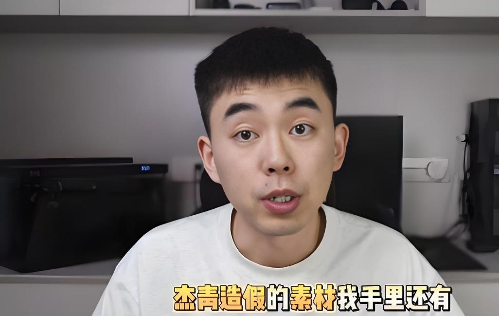 北京航空航天大学的副教授导师杨昀，如今正在学术圈彻底“社死”。
 
故事得从她的