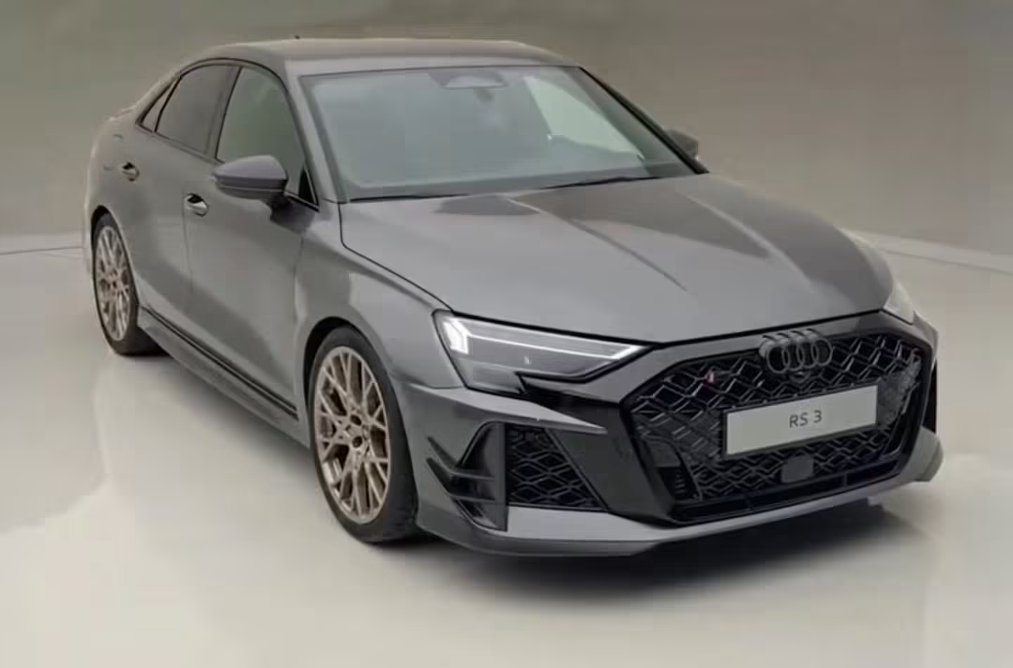 外媒消息，奥迪或将推出 RS3 竞赛限量版，全球仅 750 台，作为经典五缸机谢